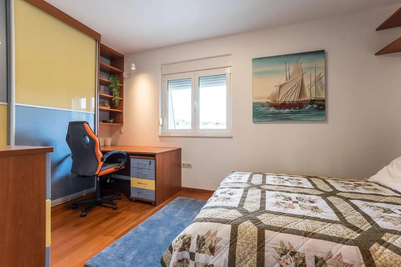 Nerea Apartment Задар